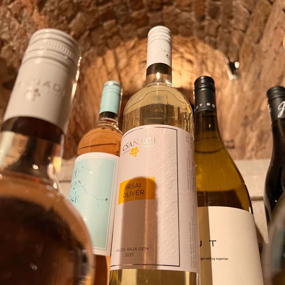 Online zum Kauf erhältliche ungarische Weine im Weinshop Borpince